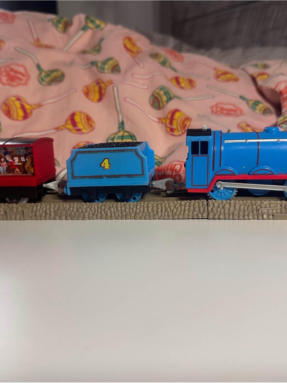 Thomas & Friends Tomy/Trackmaster Gordon & Red Coach (VIDEO)